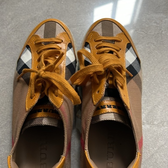 Authentic Burberry ladies sneakers! Made in Portugal - Picture 2 of 5